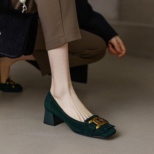 【预售5天】气质绿~法式复古粗跟单鞋女赫本流苏金属扣饰高跟鞋YS&9075 商品图4