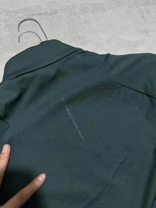 正品KAILAS凯乐石 立领抓绒半拉链长袖，黑科技面料 保暖透气 羊毛质感 不刺不闷，腋下一片设计 活动更自通 不受任何束缚
尺码：S～XL 商品图4