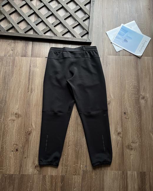 点此购买 斐乐春季男士健身跑步运动裤抗菌直筒裤子 xj 310505 商品图3