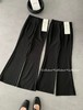【春日鞋服 | 提臀微喇小黑裤】高弹塑形不紧绷，从膝盖以下开始往外逐渐展开微喇设计，上身显瘦显腿直，优化身材比例，肤感柔软细腻舒适透气，款式简约不简单，百搭好驾驭。 商品缩略图2
