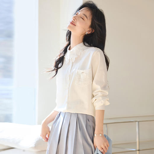 VICTORIA&VERA春季“素樱物语”系列复古法式优雅风白色蕾丝翻领口袋衬衫 商品图1