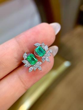 0.7ct刻面祖母绿耳钉