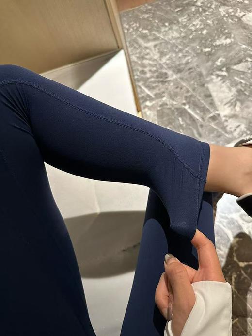 点此购买 lulu露露AlignTM系列女士瑜伽裤裸感裤 yw 310377 商品图8