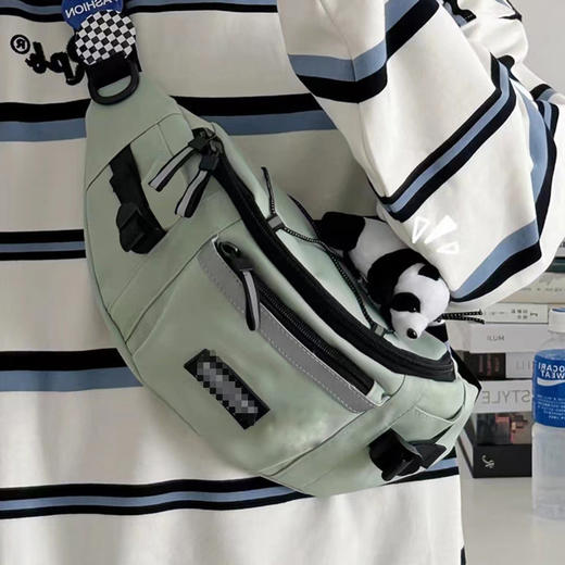 ins风休闲潮流腰包斜跨包男女通用带挂件骑车大容量百搭胸包 商品图3