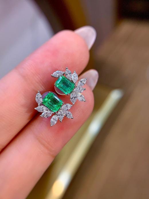 0.7ct刻面祖母绿耳钉 商品图1