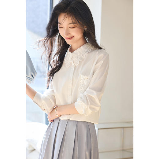 VICTORIA&VERA春季“素樱物语”系列复古法式优雅风白色蕾丝翻领口袋衬衫 商品图5