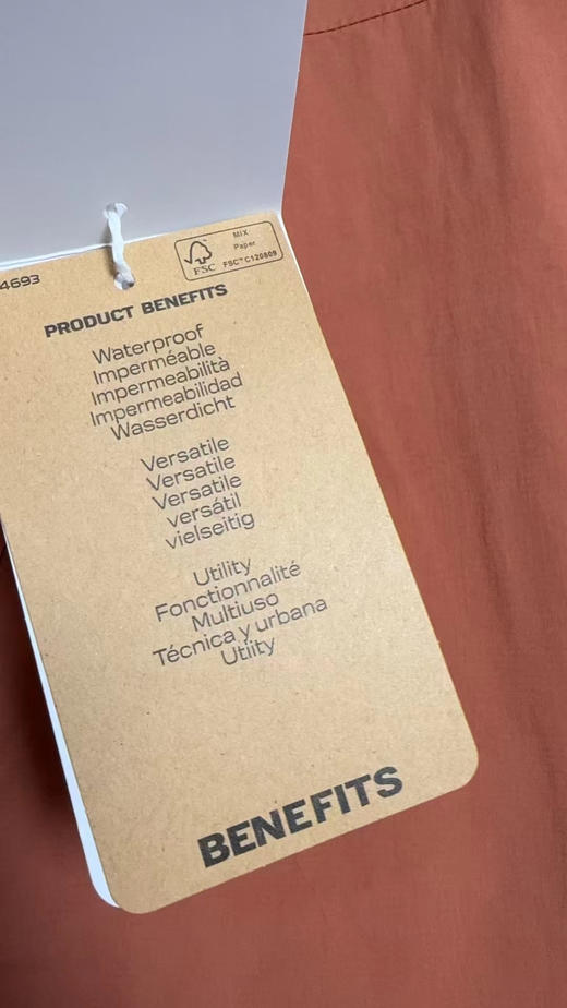 正品萨洛蒙2.5L 防水夹克，冲锋衣。
两个色，尺码S-XXL，产地:孟加拉
原价1598 商品图10