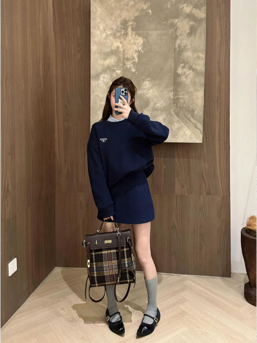 PA藏蓝三角铁牌圆领卫衣 商品图3