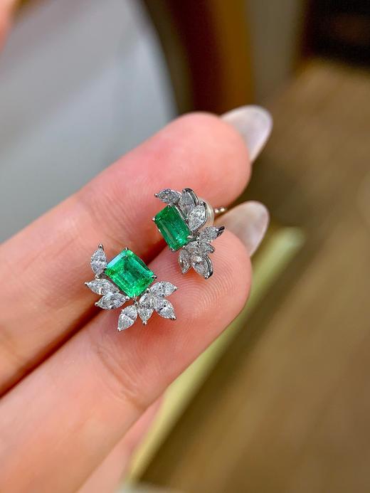 0.7ct刻面祖母绿耳钉 商品图2