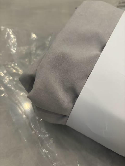 亚马逊订单外贸原单品牌床笠
面料：锦纶复合纤维53.7聚酯纤维46.3

尺寸：180*200*30cm。
颜色：灰色
原价99美刀 商品图3