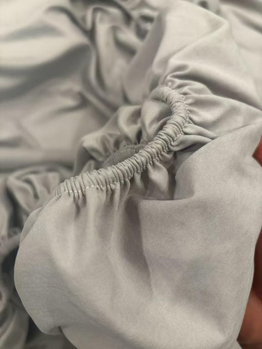 亚马逊订单外贸原单品牌床笠
面料：锦纶复合纤维53.7聚酯纤维46.3

尺寸：180*200*30cm。
颜色：灰色
原价99美刀 商品图5