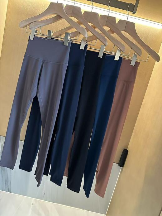 点此购买 lulu露露AlignTM系列女士瑜伽裤裸感裤 yw 310377 商品图0