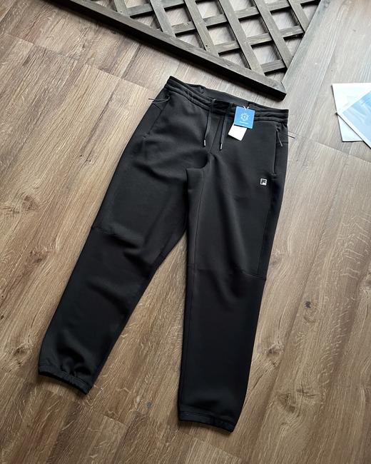 点此购买 斐乐春季男士健身跑步运动裤抗菌直筒裤子 xj 310505 商品图4