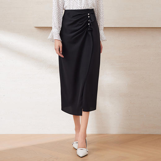 EITIE爱特爱提褶木耳花边不对称包臀高腰缎面半身裙夏季新款B2506604 商品图1