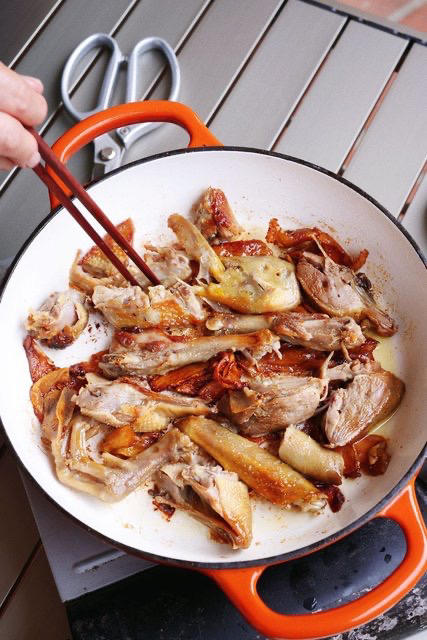 【顺丰包邮】姜母鸭来啦 选用的是2-3斤重的【放养正番鸭】 不同于短时饲养的菜鸭 鲜鸭肉质比较结实 肉也更有口感，鲜润嫩口 焖汁带有姜香，不油腻基地直邮 商品图1