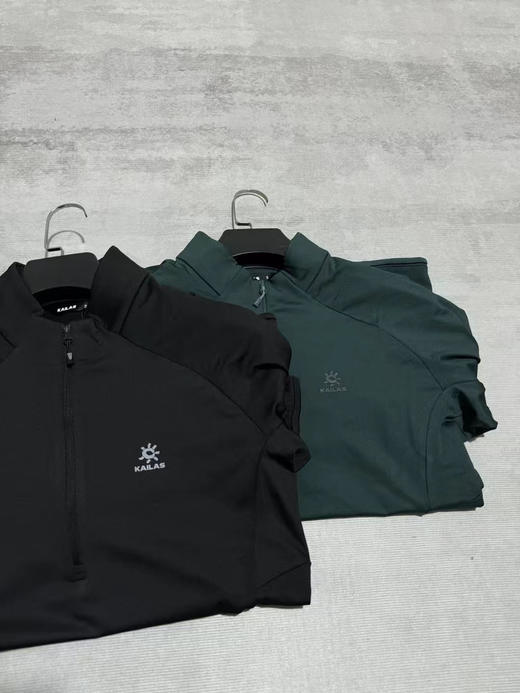 正品KAILAS凯乐石 立领抓绒半拉链长袖，黑科技面料 保暖透气 羊毛质感 不刺不闷，腋下一片设计 活动更自通 不受任何束缚
尺码：S～XL 商品图3