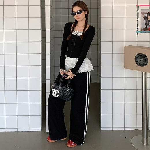 西遇假两件长袖T恤女2025年新款内搭设计感蕾丝拼接修身上衣SS150192 商品图1