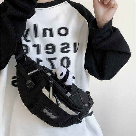 ins风休闲潮流腰包斜跨包男女通用带挂件骑车大容量百搭胸包 商品图2