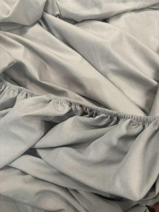 亚马逊订单外贸原单品牌床笠
面料：锦纶复合纤维53.7聚酯纤维46.3

尺寸：180*200*30cm。
颜色：灰色
原价99美刀 商品图6