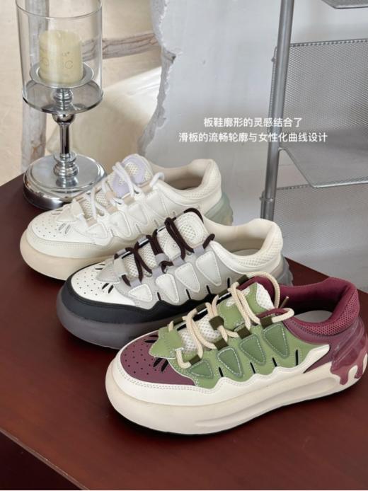 【🥕韩国𝗣𝗟𝗔𝗧 𝗕𝗔𝗦𝗘 𝗙𝗟同款萝卜板鞋】 FL同款萝卜鞋真的是火爆✨ 又是给设计师加鸡腿🍗的一天 第一眼想带回家的萝卜鞋我真的好爱啊!! 🉑跟小姐妹一人一双💕 商品图1