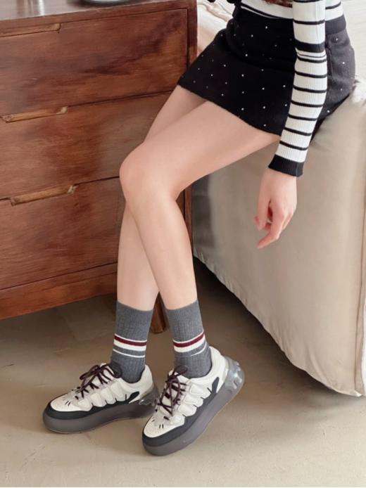 【🥕韩国𝗣𝗟𝗔𝗧 𝗕𝗔𝗦𝗘 𝗙𝗟同款萝卜板鞋】 FL同款萝卜鞋真的是火爆✨ 又是给设计师加鸡腿🍗的一天 第一眼想带回家的萝卜鞋我真的好爱啊!! 🉑跟小姐妹一人一双💕 商品图5