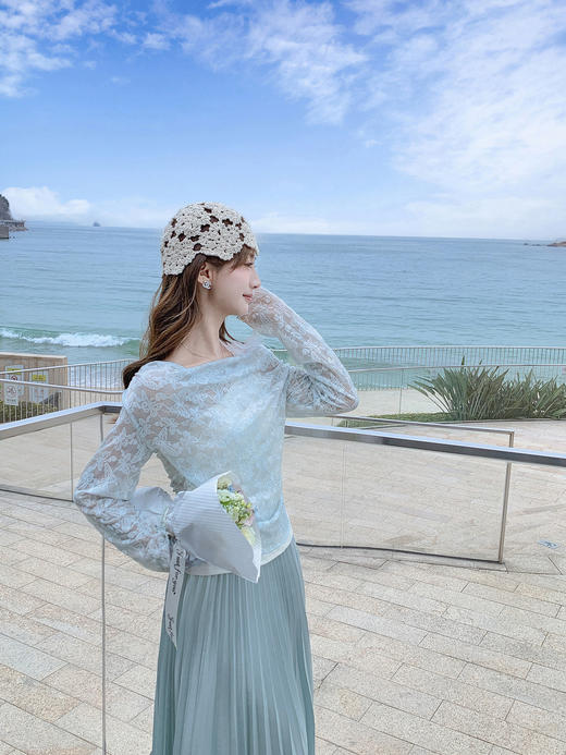 张心子【天菜美女】春夏防晒纯欲风拼接挂脖小衫上衣 U2502031 商品图2