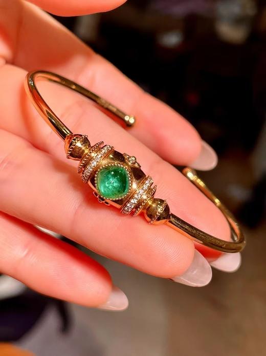 1.08ct糖塔祖母绿手镯 商品图3