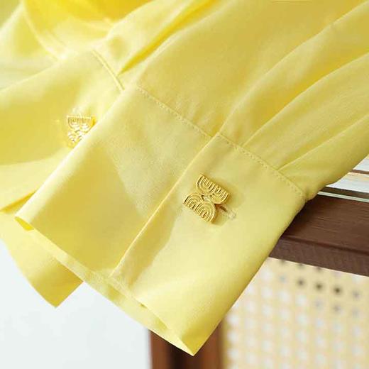 顺丰包邮洛诗琳12250春夏新款设计感斜扣双皱桑蚕丝翻领衬衫10022 商品图4