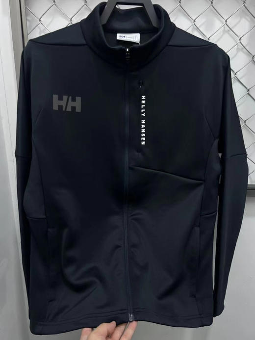 正品HH春夏款聚酯纤维立领外套，两侧口袋内兜 超大口袋空间，不变形 随时保持风度，全身四处拉链设计logo，面料亲肤 现货发
尺码：M L XL XXL 商品图0