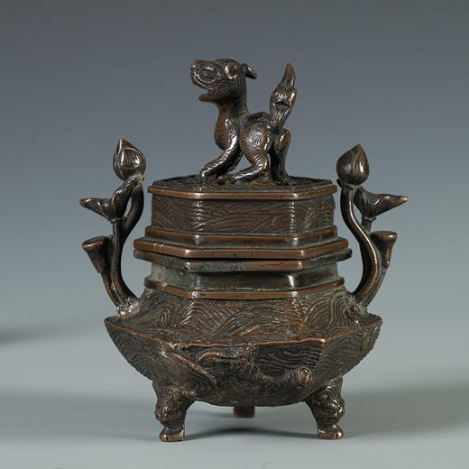 清 铜六角莲花纹瑞兽钮香炉 商品图0