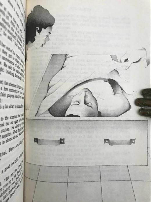 阿加莎·克里斯蒂《金色的机遇/怪钟疑案》 约9幅插图 复古仿皮精装32开 商品图5