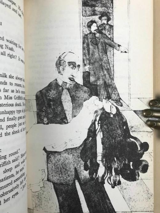 阿加莎·克里斯蒂《魔手/藏书室女尸之谜》 约6幅插图 复古仿皮精装32开 商品图8