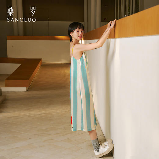 辣目洋子同款】桑罗真丝蓝白条纹热带吊带裙25年春夏新品宅家度假 商品图3
