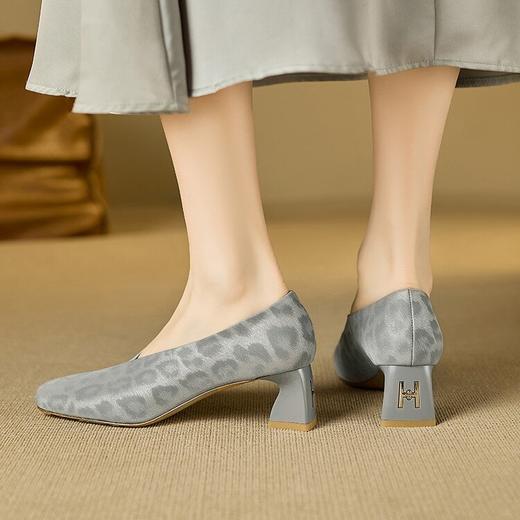 【预售5天】气质女神必备真皮柔软豹纹方头V口粗跟单鞋MBJR&6822-1 商品图3