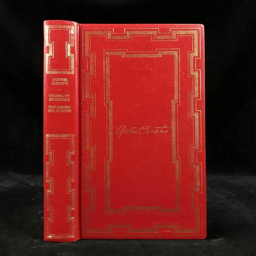 阿加莎·克里斯蒂《奉命谋杀/鸽群中的猫》 约6幅插图 复古仿皮精装32开 商品图0