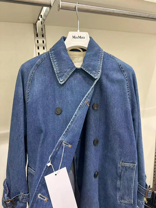 国内现货 ！MaxMara 超酷双面牛仔风衣it36码，折扣3299元，必须入手的一个爆款单品。 商品图10