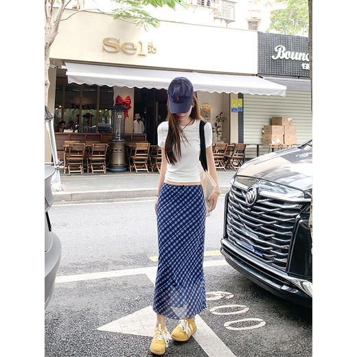 <曾小咸推荐>休闲白色短袖T恤藏蓝色格子半身裙 商品图1