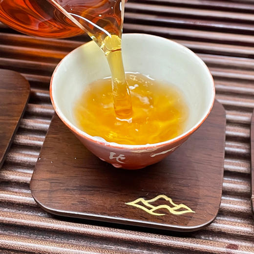 1999年（资料与市场都按这个年份，更准确应该是1999年筹备2000年出厂）海湾茶厂建厂首批产品7068青饼普洱老生茶 红版绿印野生饼茶批次 邹炳良先生倾心之作 干仓真品甜柔茶香回甘好 单片标价 商品图14