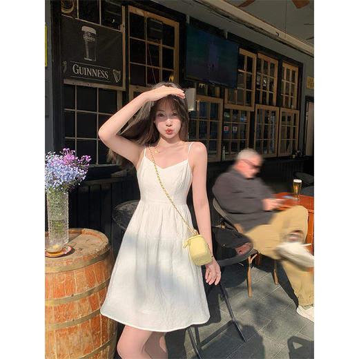 <曾小咸推荐>韩系甜美风白色V领长短款吊带连衣裙 商品图2