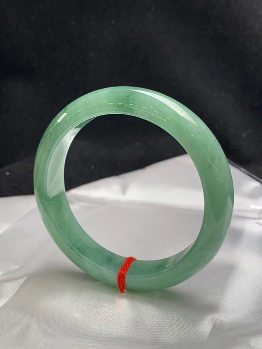 612336，57圈口，糯化油绿底正圈平安镯，满全底色，底子细腻 商品图2