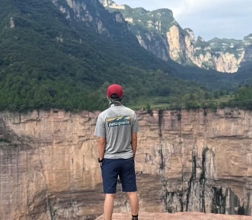 正品巴塔哥尼亚 patagonia C1户外防晒运动T恤
颜色:白色-花灰色-浅蓝-湖蓝，
尺码:M-L-XL-2XL
产地斯里兰卡 商品图10