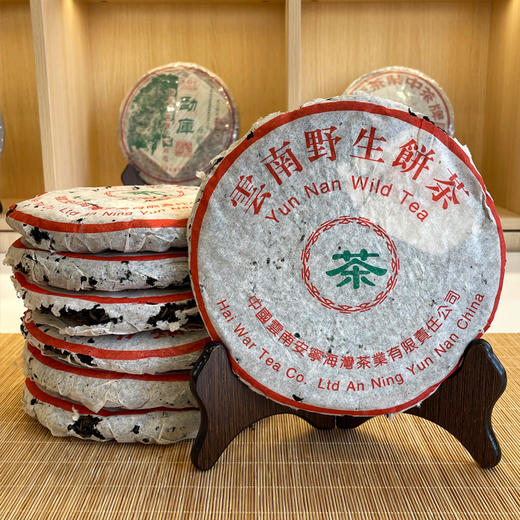 1999年（资料与市场都按这个年份，更准确应该是1999年筹备2000年出厂）海湾茶厂建厂首批产品7068青饼普洱老生茶 红版绿印野生饼茶批次 邹炳良先生倾心之作 干仓真品甜柔茶香回甘好 单片标价 商品图5
