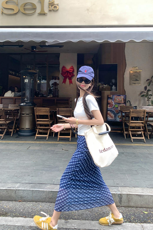 <曾小咸推荐>休闲白色短袖T恤藏蓝色格子半身裙 商品图5