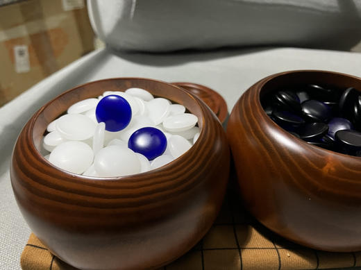 琉璃玲珑单面凸亚光蓝白围棋棋子+金丝栗木罐 商品图0
