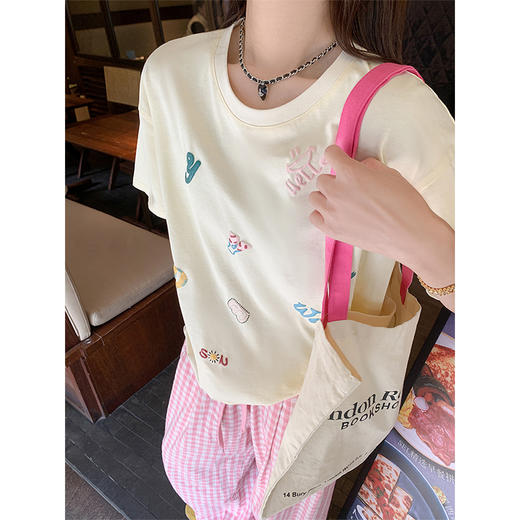 <曾小咸推荐>百搭浅黄色字母印花宽松显瘦短袖T恤 商品图1