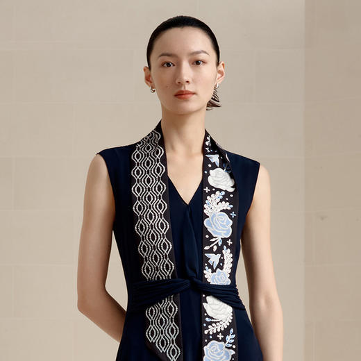 女士丝巾 斜巾&中方巾&大方巾  简约时尚百搭 商品图7