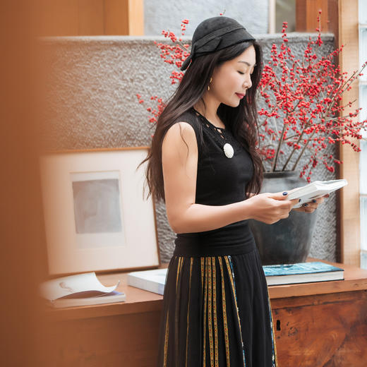 【林栖设计小店】绵羊毛针织上衣多色镂空手工钩花背心复古2025春夏新品上衣女1952132 商品图5