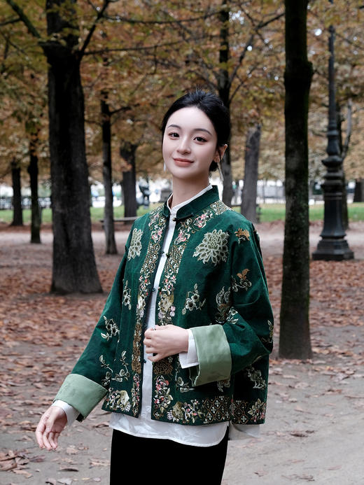 盛唐牡丹| 孔雀宝相鸣春图手推绣外套(限量款-售完不补) 商品图0