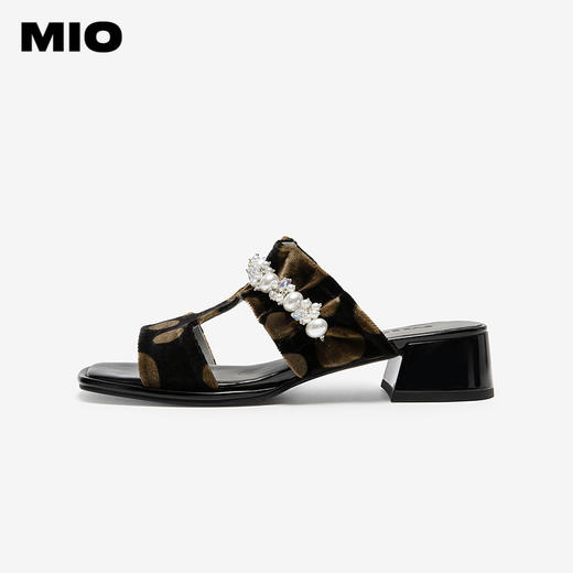 MIO米奥拖鞋女夏季新款珍珠外穿粗跟复古丝绒木耳边方头凉鞋M253141632 商品图1