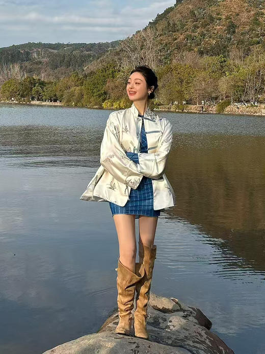 盛唐牡丹| 花舞蝶梦手推绣真丝外套(蓝色扣子) 商品图0